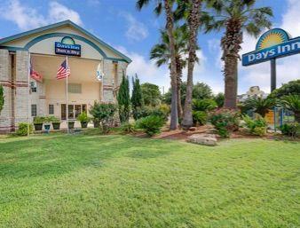 Days Inn By Wyndham San Antonio Southeast Frost Bank Center Exteriör bild