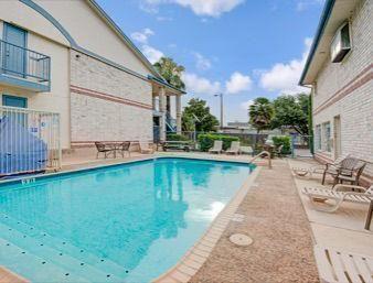 Days Inn By Wyndham San Antonio Southeast Frost Bank Center Exteriör bild