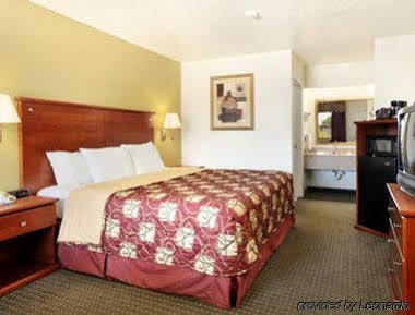 Days Inn By Wyndham San Antonio Southeast Frost Bank Center Exteriör bild